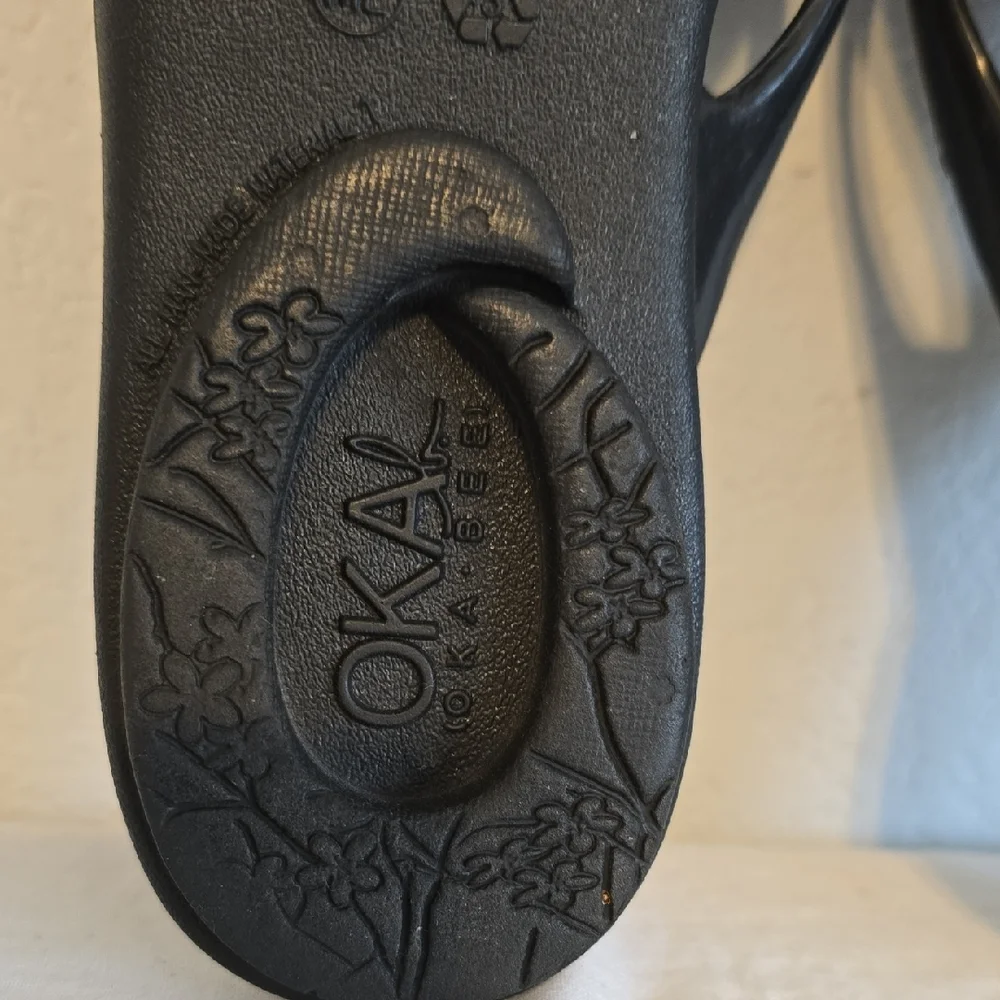 OKA b. Black Women's Sandals with Floral Accent. Size ML - Picture 11 of 16
